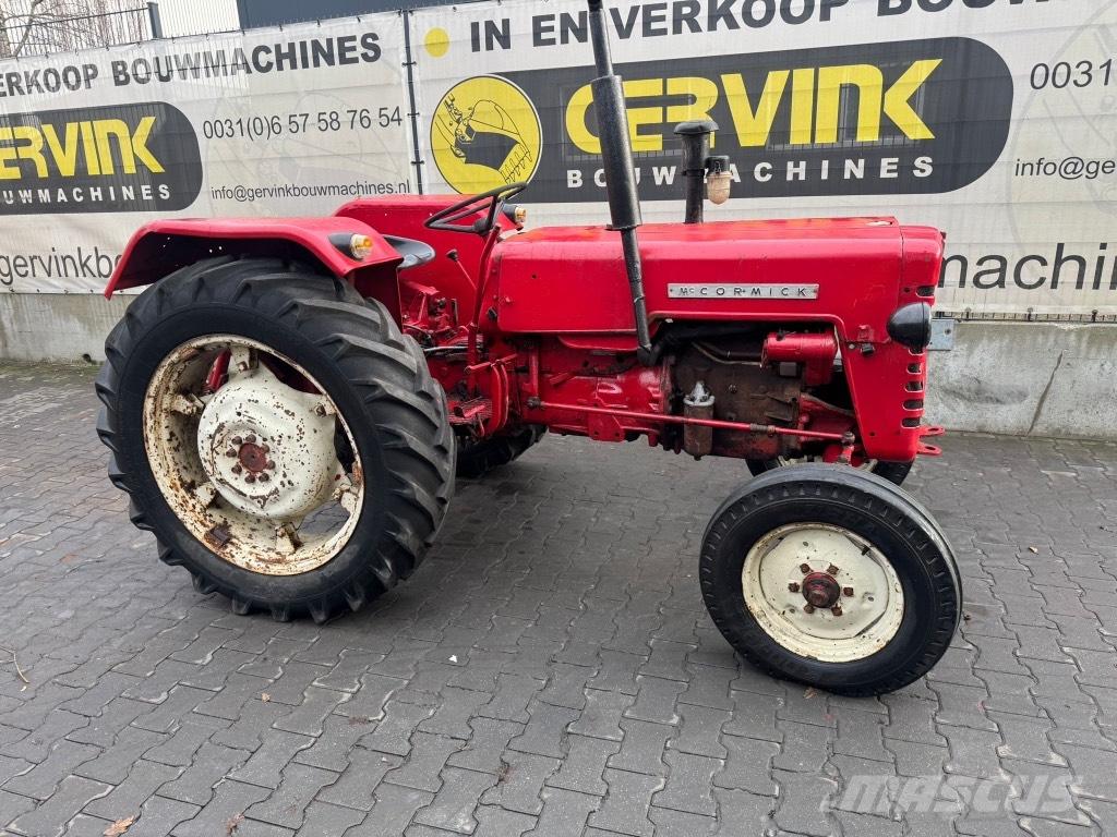 McCormick Oltimer Трактори