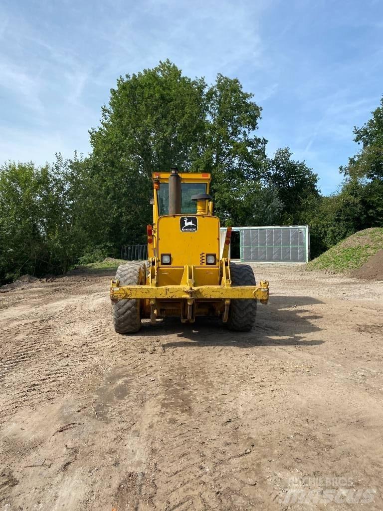 John Deere 770b Грейдери
