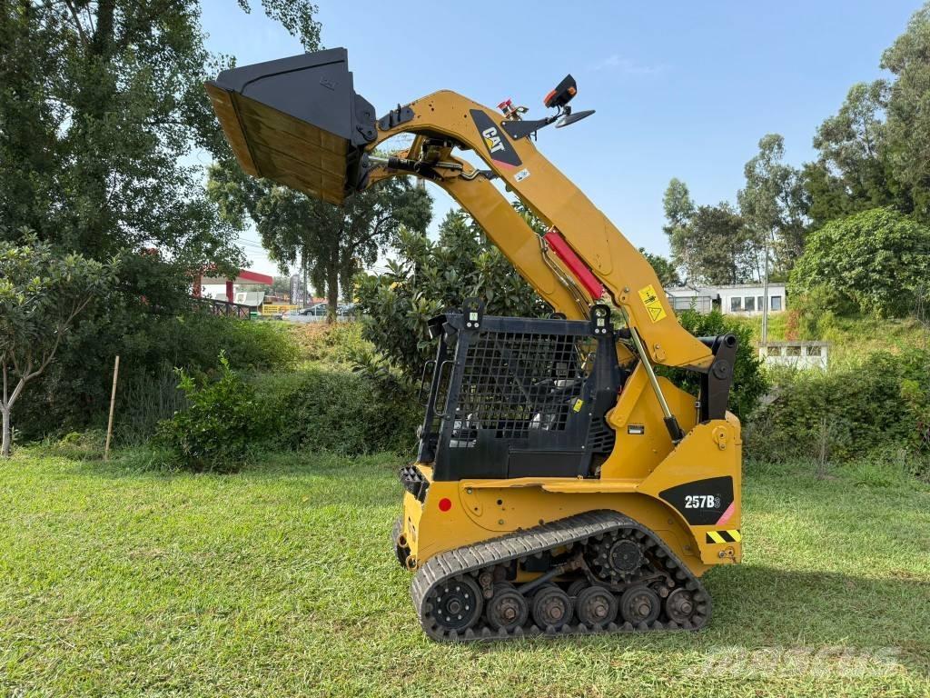 CAT 257 B Гусеничні вантажники