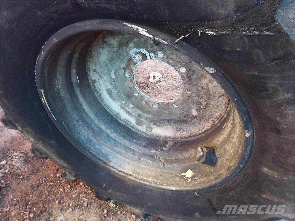  Okänt Sampo 20x28 Шини