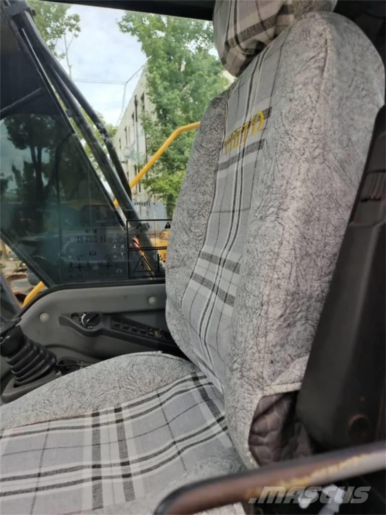 Volvo EC 140 B LC Гусеничні екскаватори