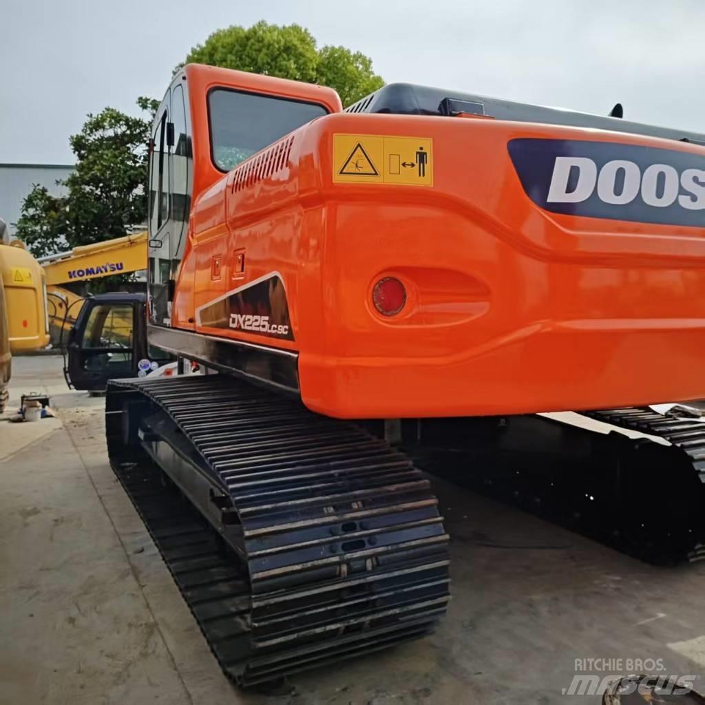 Doosan DX 225 Гусеничні екскаватори