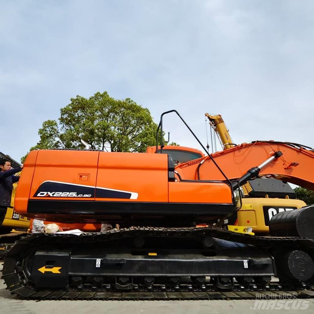Doosan DX 225 Гусеничні екскаватори