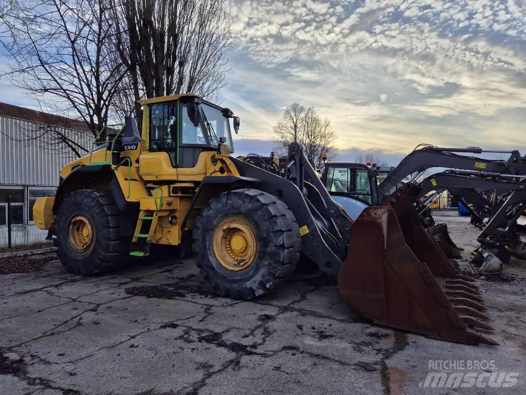 Volvo L 220 H Фронтальні навантажувачі