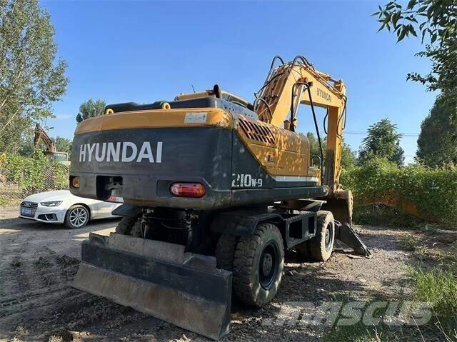 Hyundai 210W Гусеничні екскаватори