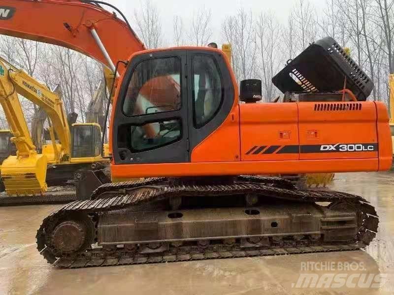 Doosan DX300LC Гусеничні екскаватори