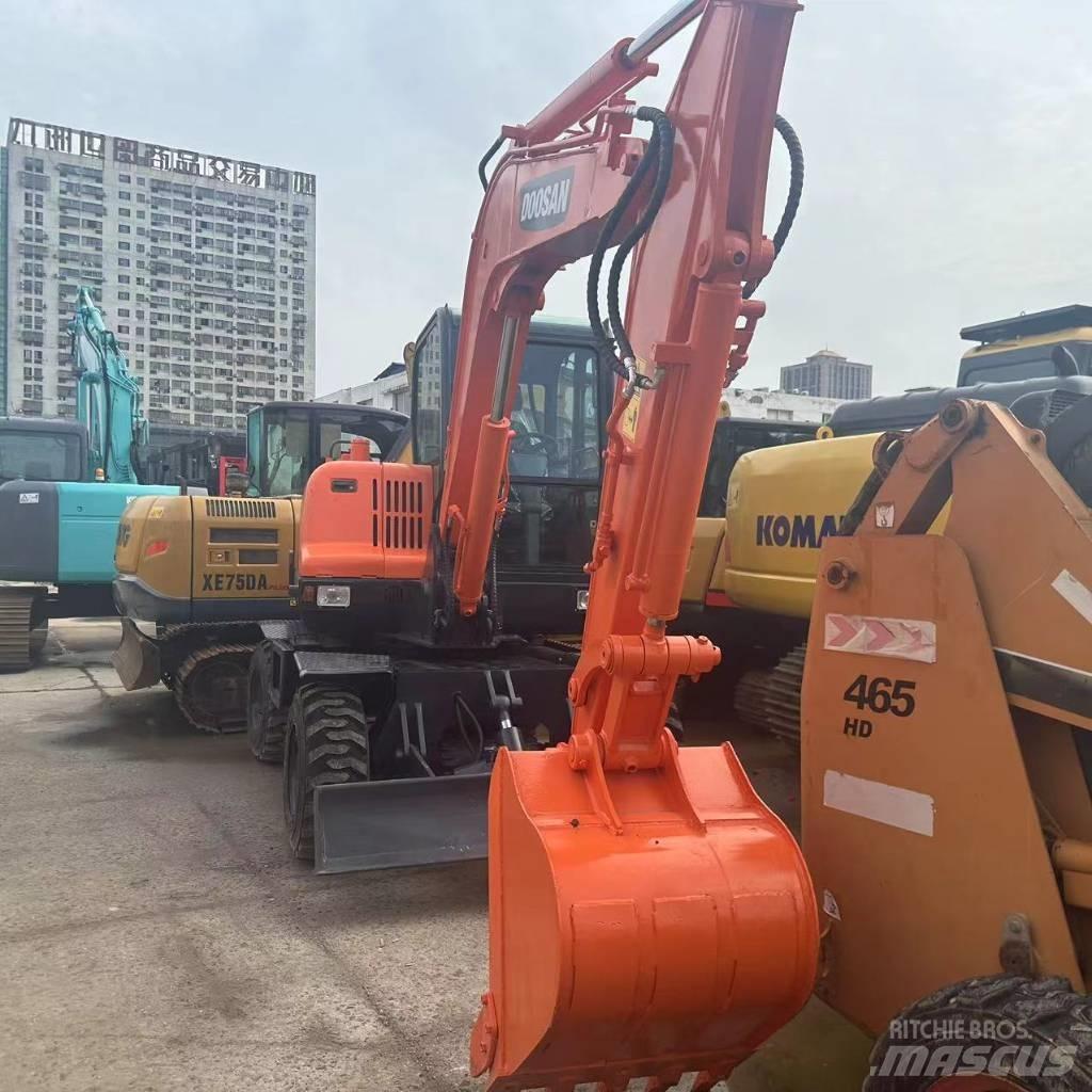 Doosan DX60W Колісні екскаватори