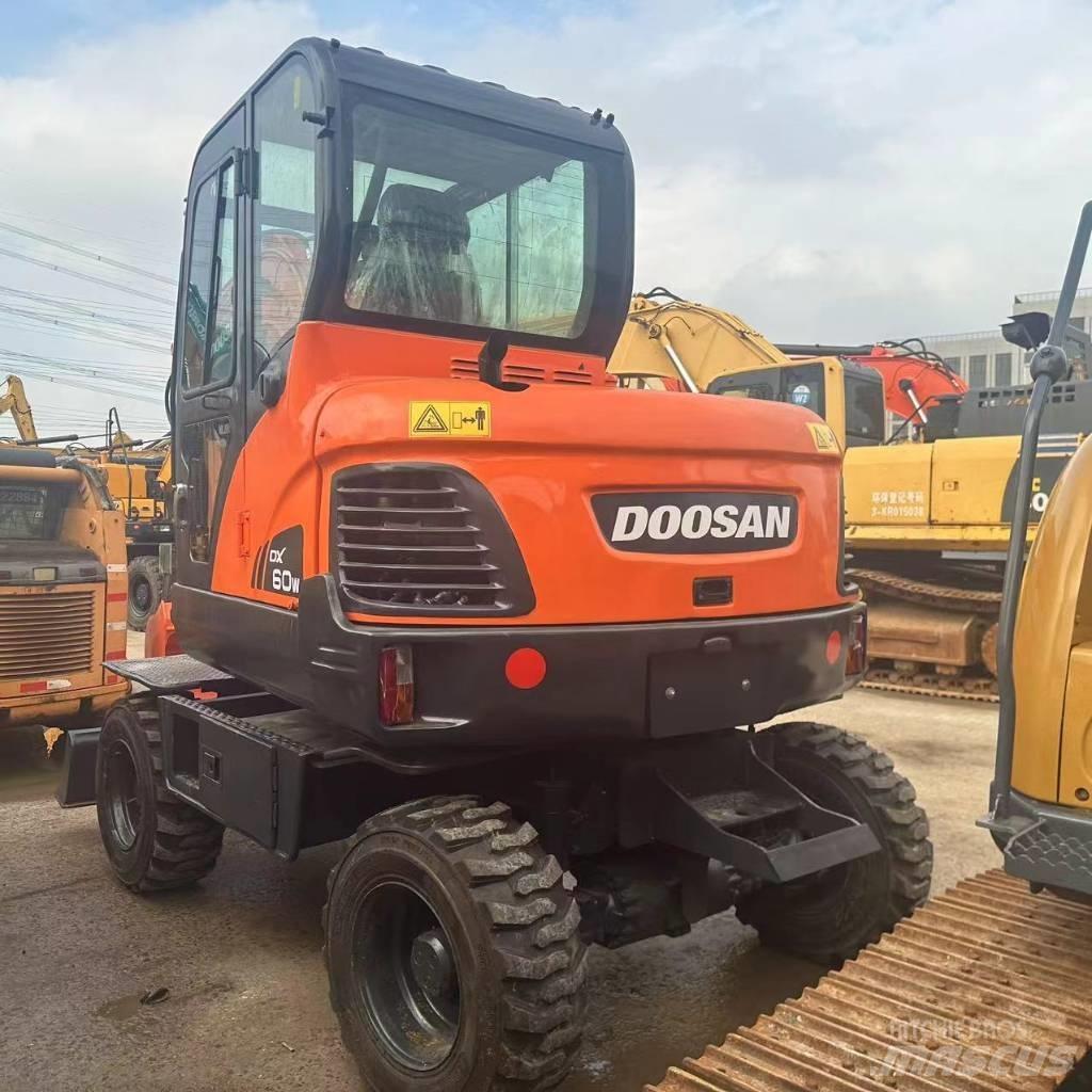 Doosan DX60W Колісні екскаватори