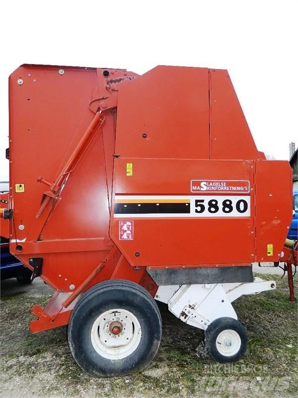 New Holland 5880 Рулонні прес-підбирачі