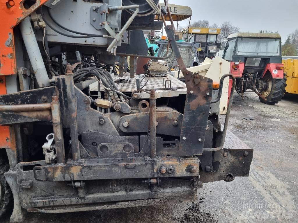 ABG Titan 8820 Асфальтовкладачі