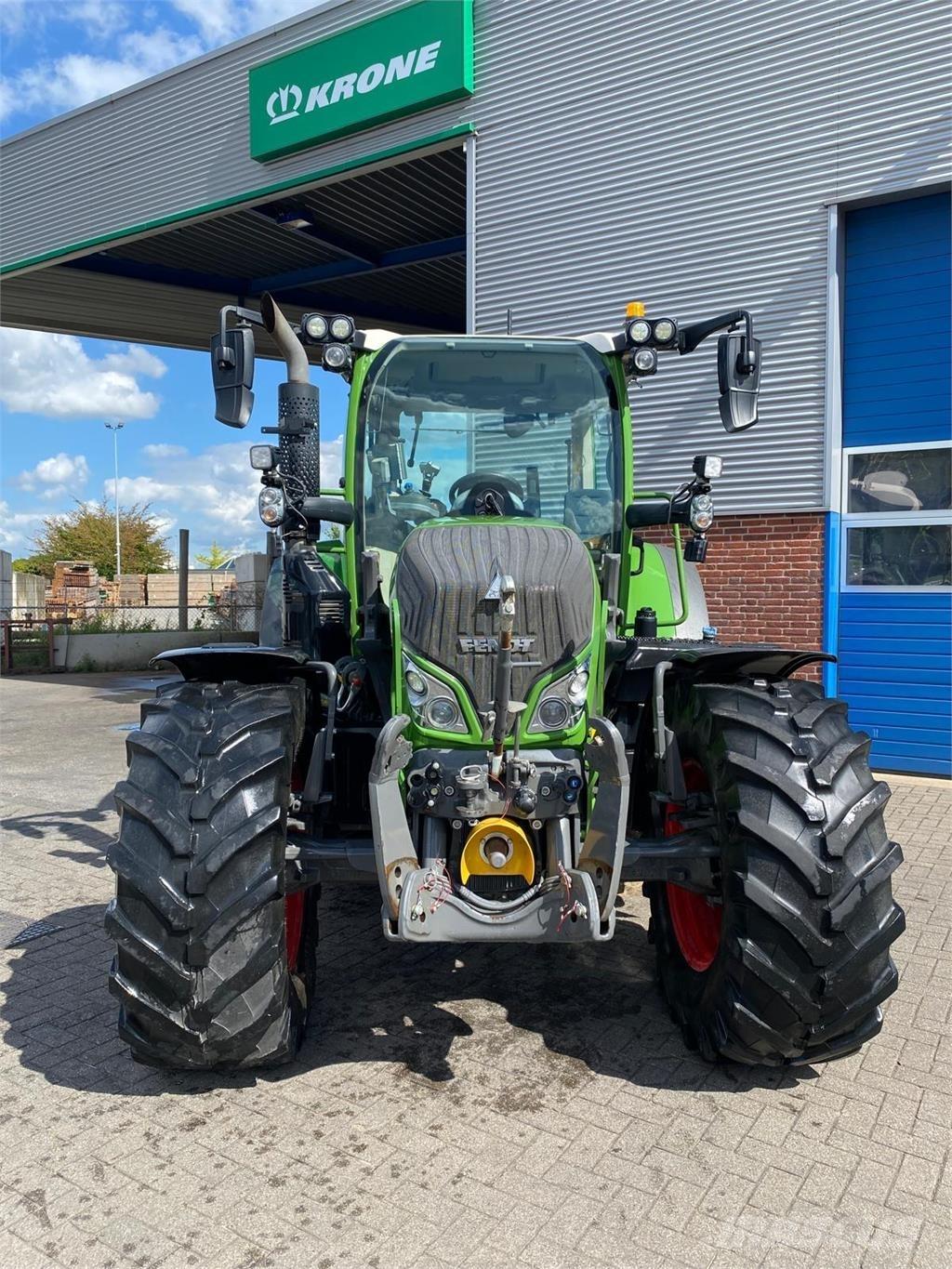  B-Tractor Трактори