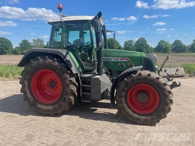 Fendt 714 Com3 Трактори