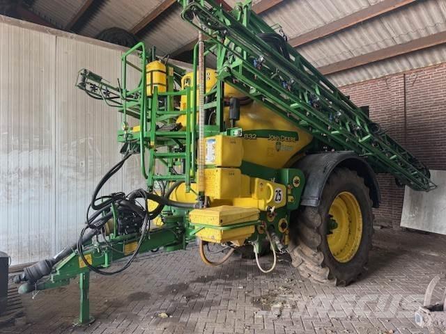 John Deere 832 Самохідні обприскувачі