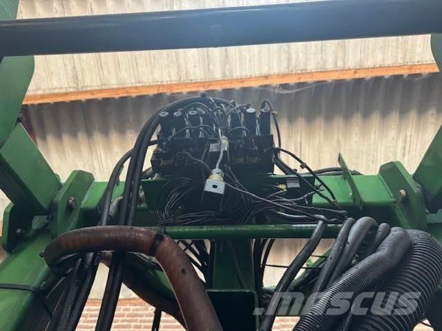 John Deere 832 Самохідні обприскувачі