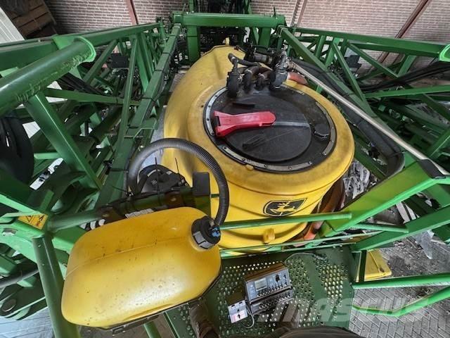 John Deere 832 Самохідні обприскувачі