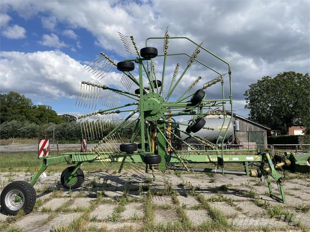 Krone Swadro 900 Граблі і сінозворушувачі
