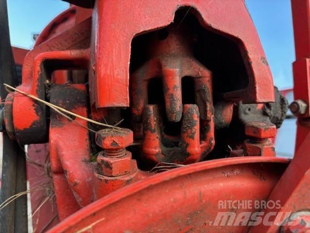 Kuhn GF 10601 TO Граблі і сінозворушувачі