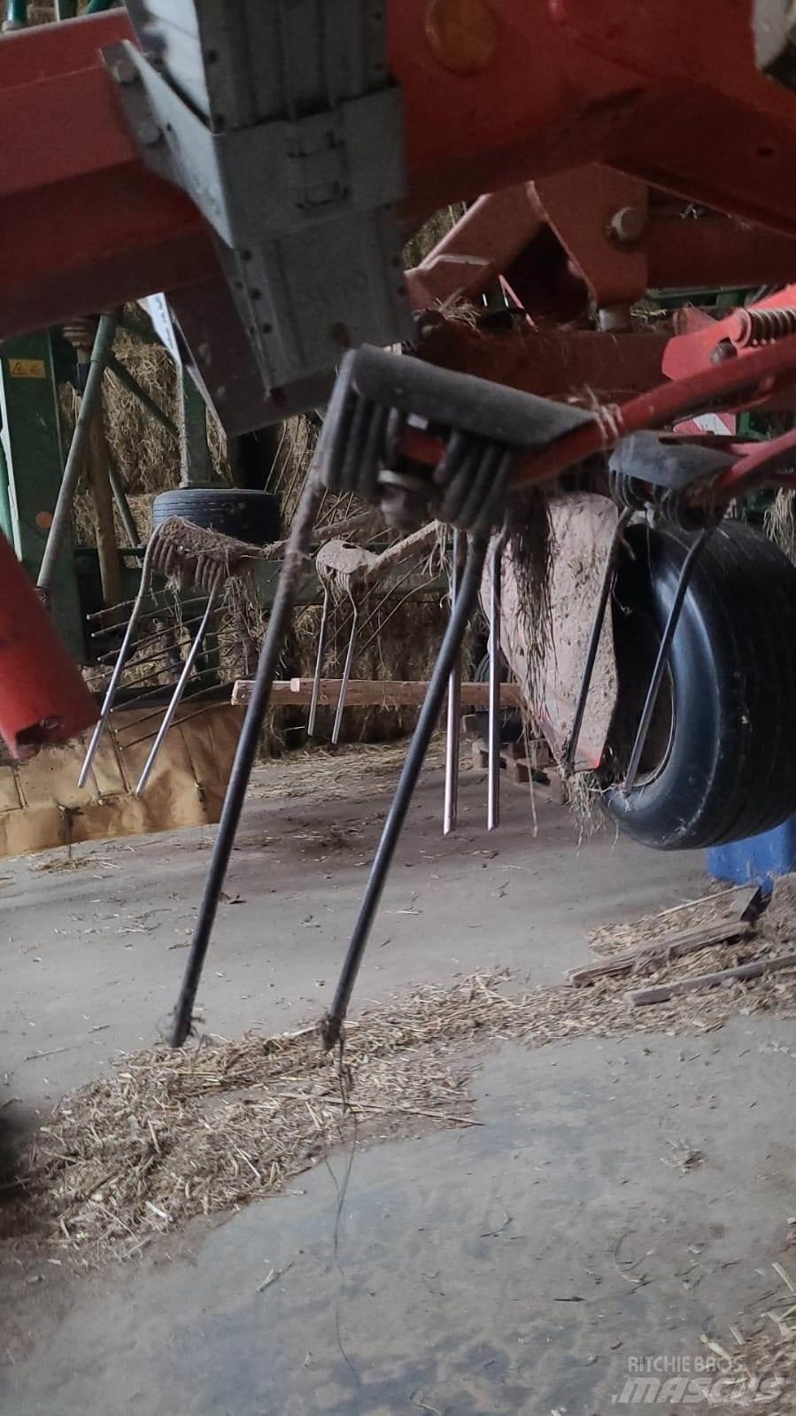 Kuhn GF 13002 Граблі і сінозворушувачі