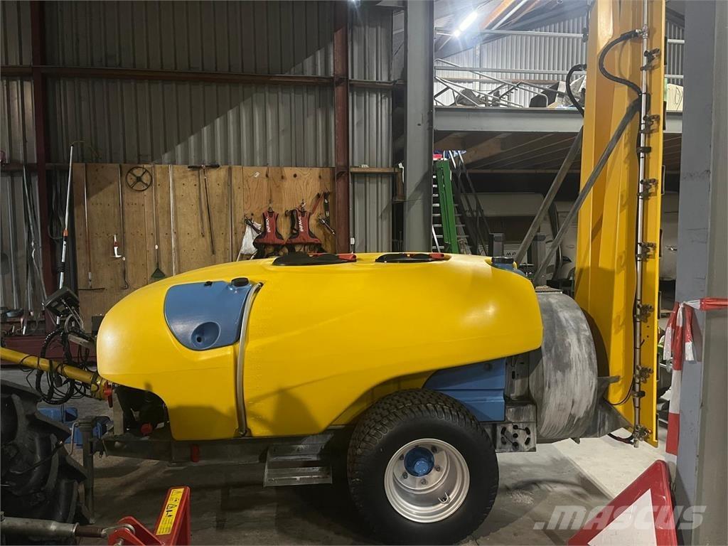  KWH Mistral 1500 Причіпні обприскувачі