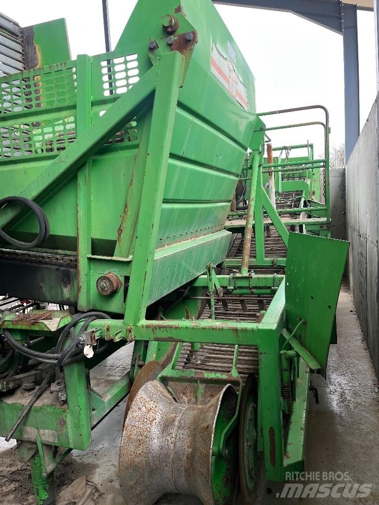 AVR 120mc Комбайни для збирання цибулі