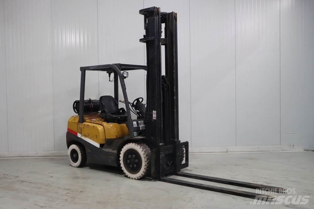 TCM FG30T3 Газові навантажувачі