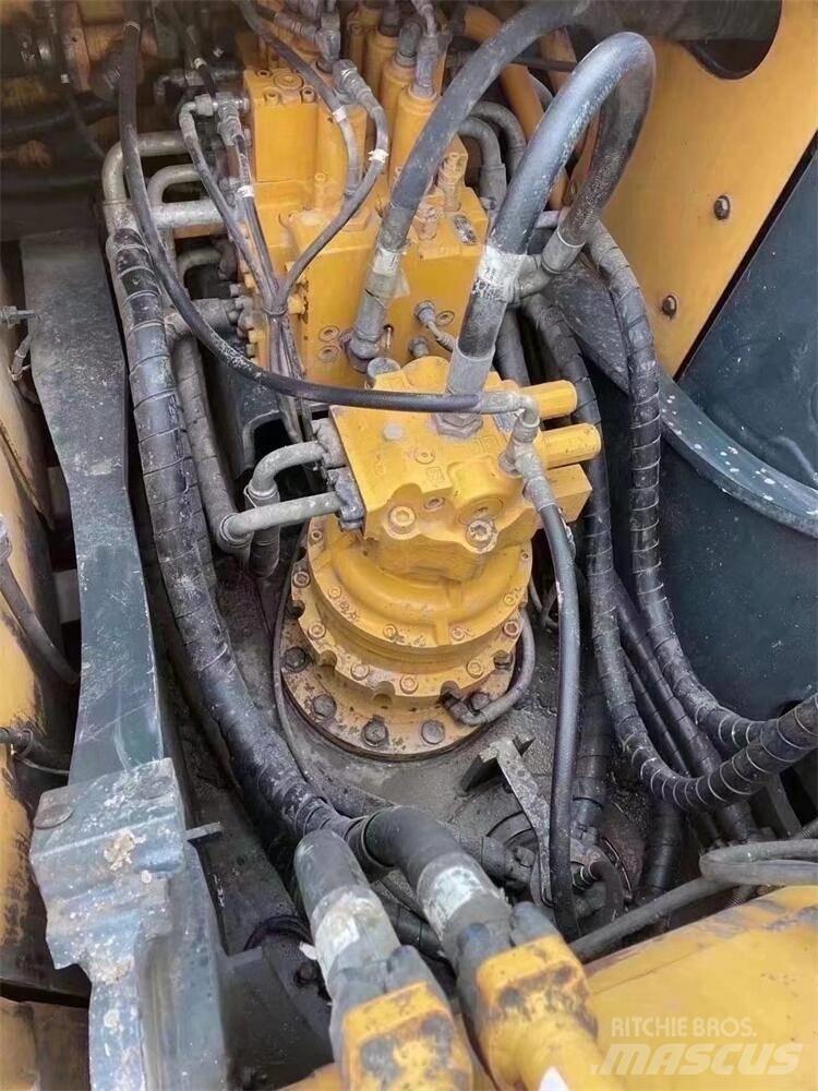 Hyundai R215VS Колісні екскаватори