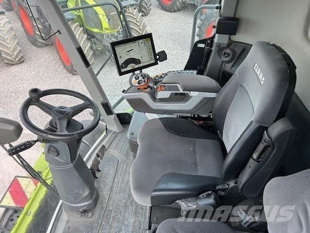 CLAAS LEXION 7400 Зернозбиральні комбайни