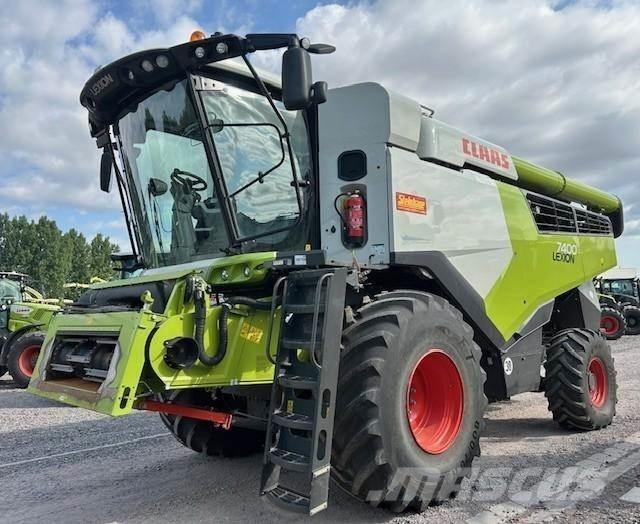 CLAAS LEXION 7400 Зернозбиральні комбайни