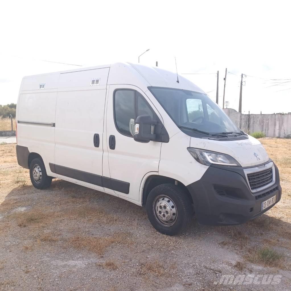 Peugeot Boxer Пікапи / Бічне розвантаження
