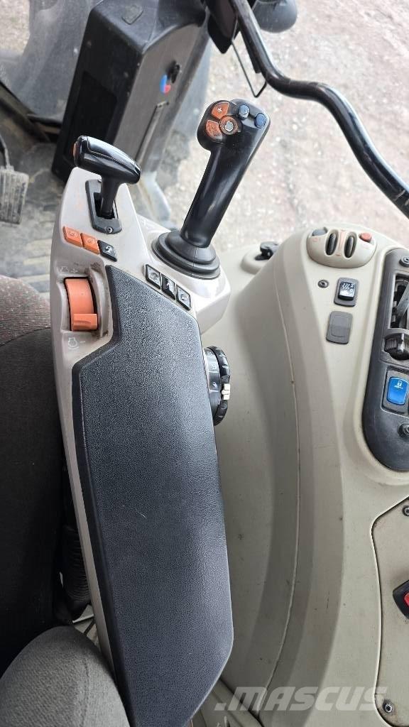 Massey Ferguson 5713 Трактори