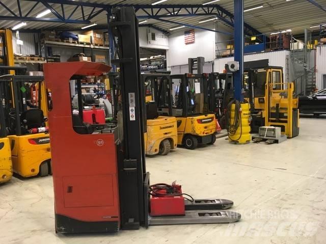 BT SRE 160 Самохідні електроштабелери