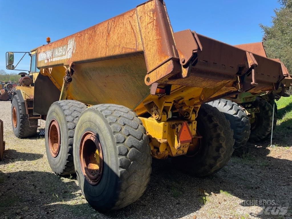 Volvo A25C Зчленовані самоскиди