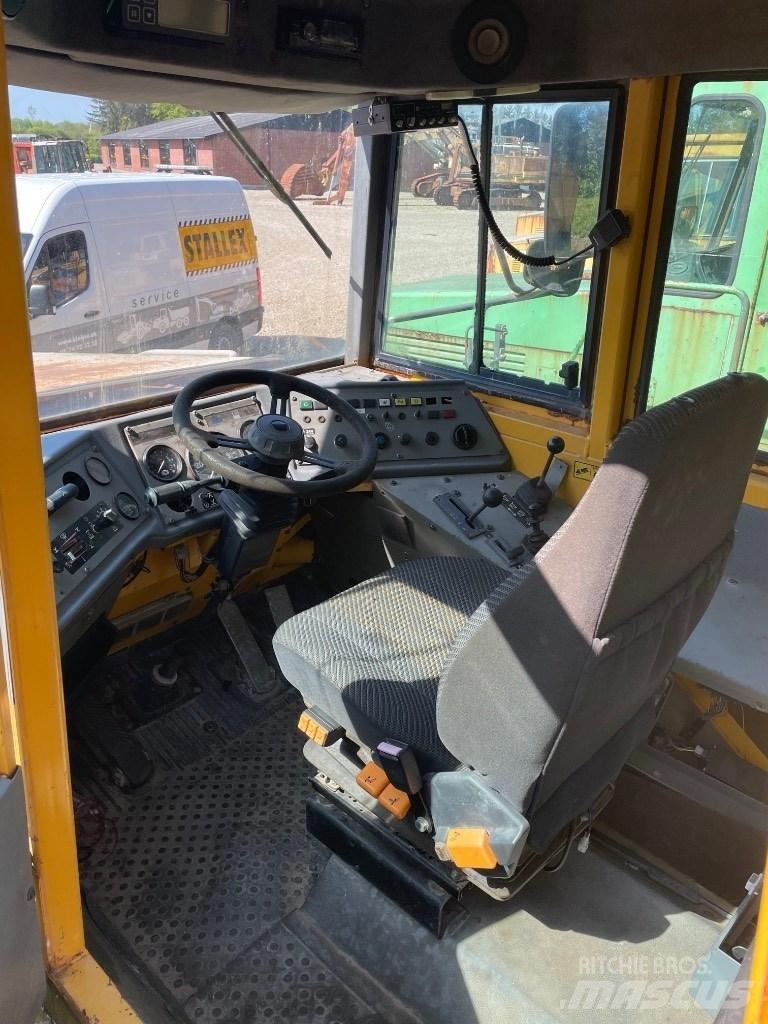 Volvo A25C Зчленовані самоскиди