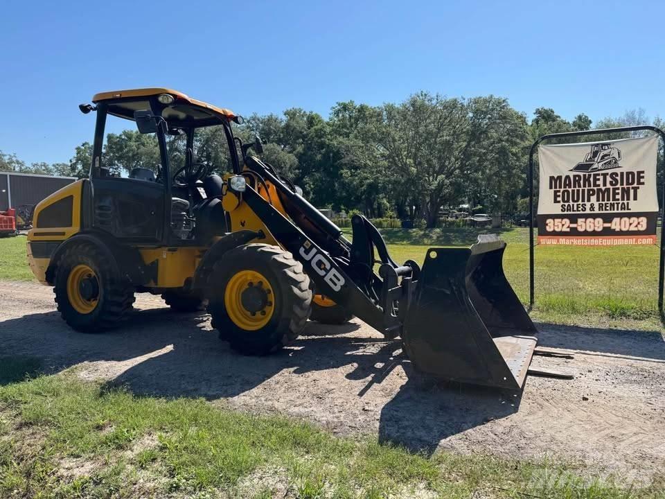 JCB 407 Фронтальні навантажувачі
