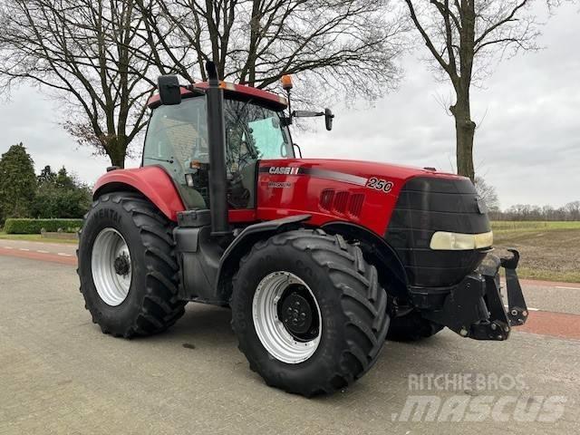 Case IH Magnum 250 Трактори