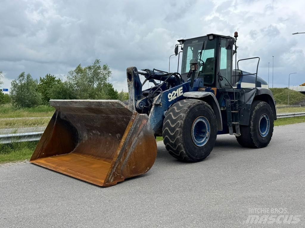 CASE 921E Фронтальні навантажувачі