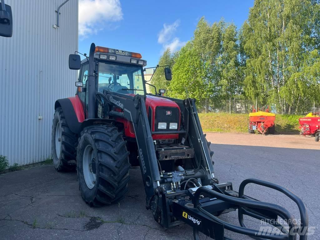 Massey Ferguson 8220 Трактори
