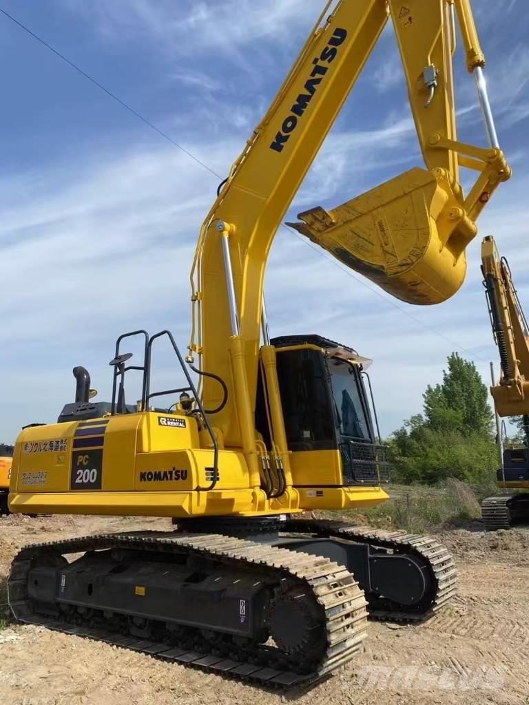 Komatsu 200-8 Гусеничні екскаватори
