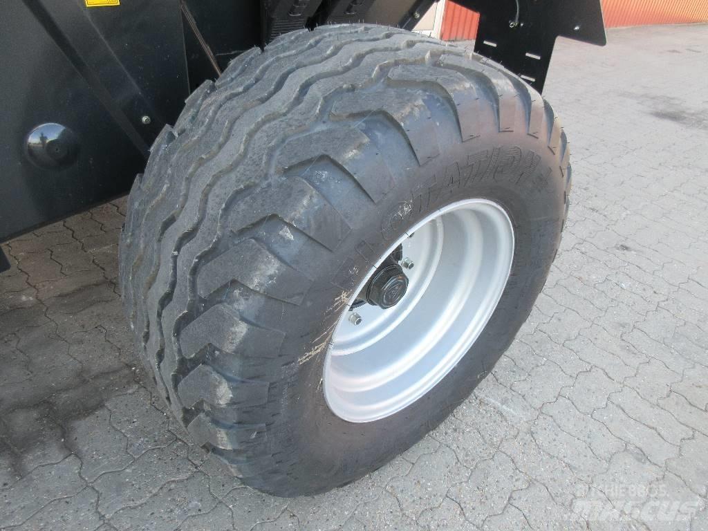 Case IH RB 465 Рулонні прес-підбирачі