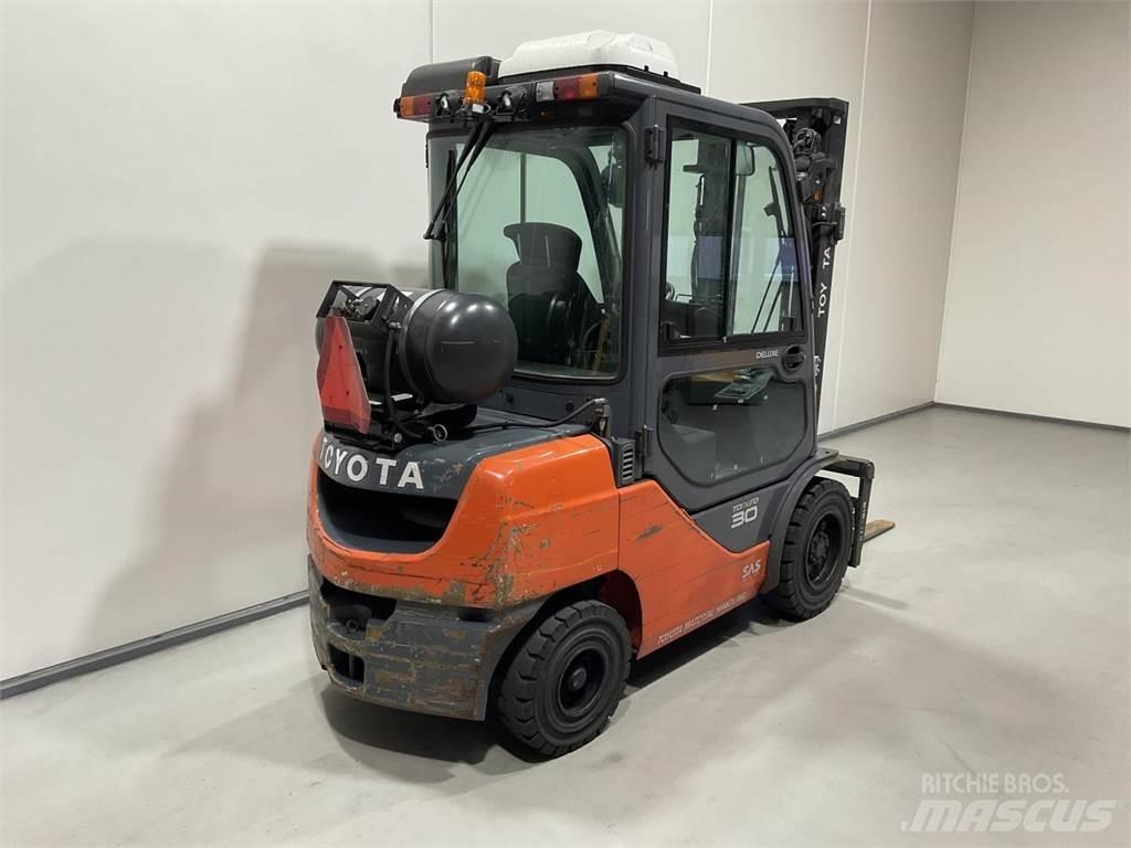 Toyota 02-8FGF30 Газові навантажувачі