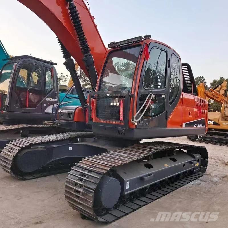 Doosan DX 225 LC Гусеничні екскаватори