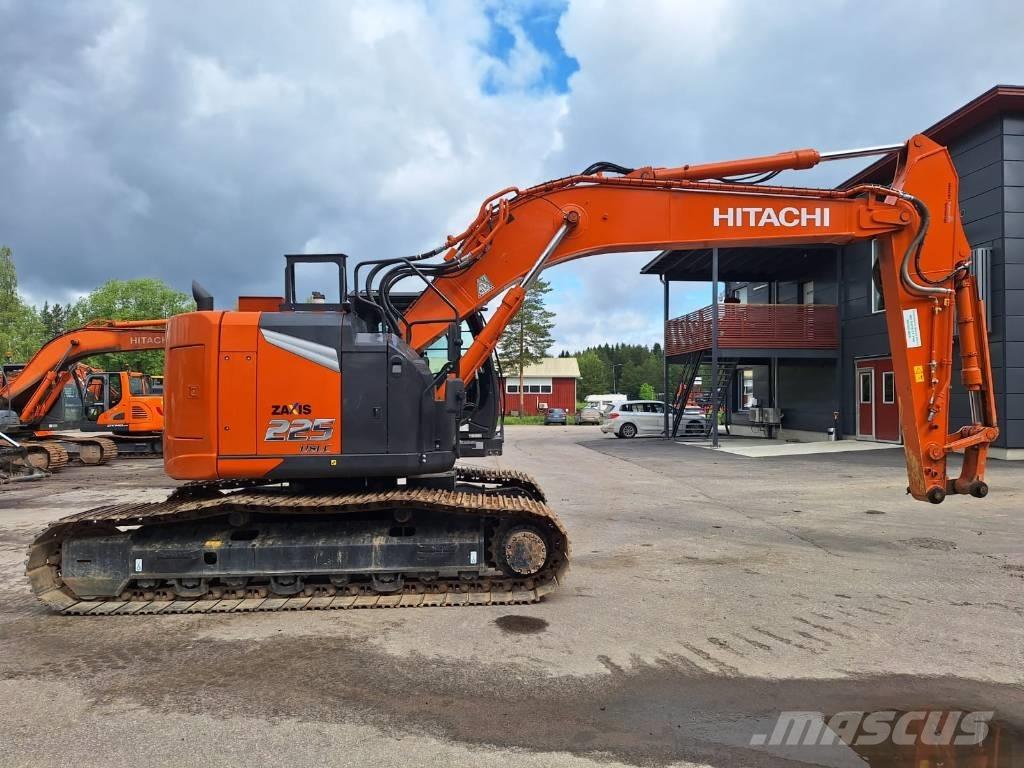 Hitachi ZX225USLC-7 Гусеничні екскаватори