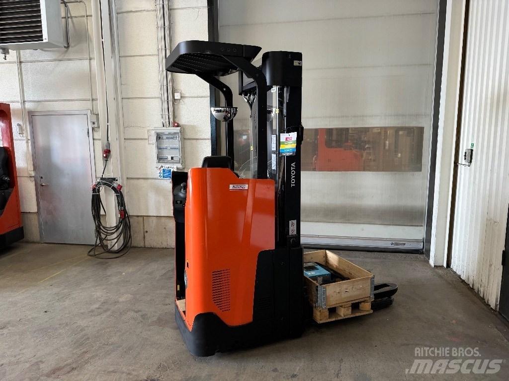 Toyota SSI160LN Самохідні електроштабелери