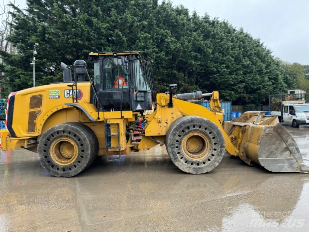CAT 966 M Фронтальні навантажувачі
