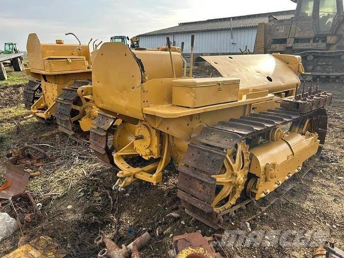 CAT D2 - Гусеничні бульдозери