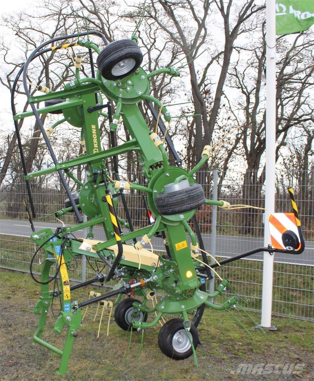 Krone Vendro 680 Граблі і сінозворушувачі