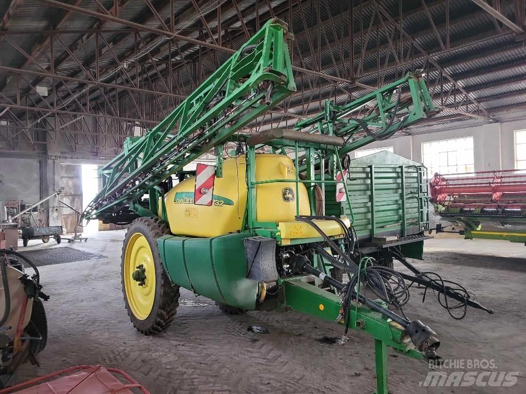 John Deere 732 Причіпні обприскувачі