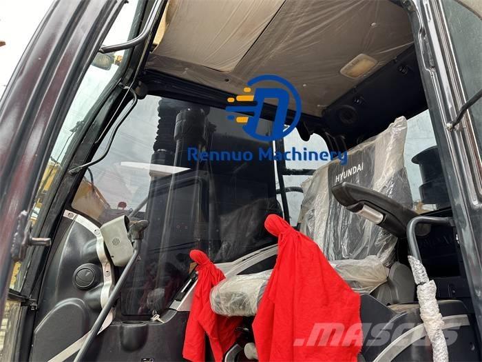 Hyundai R220LC-9S Гусеничні екскаватори