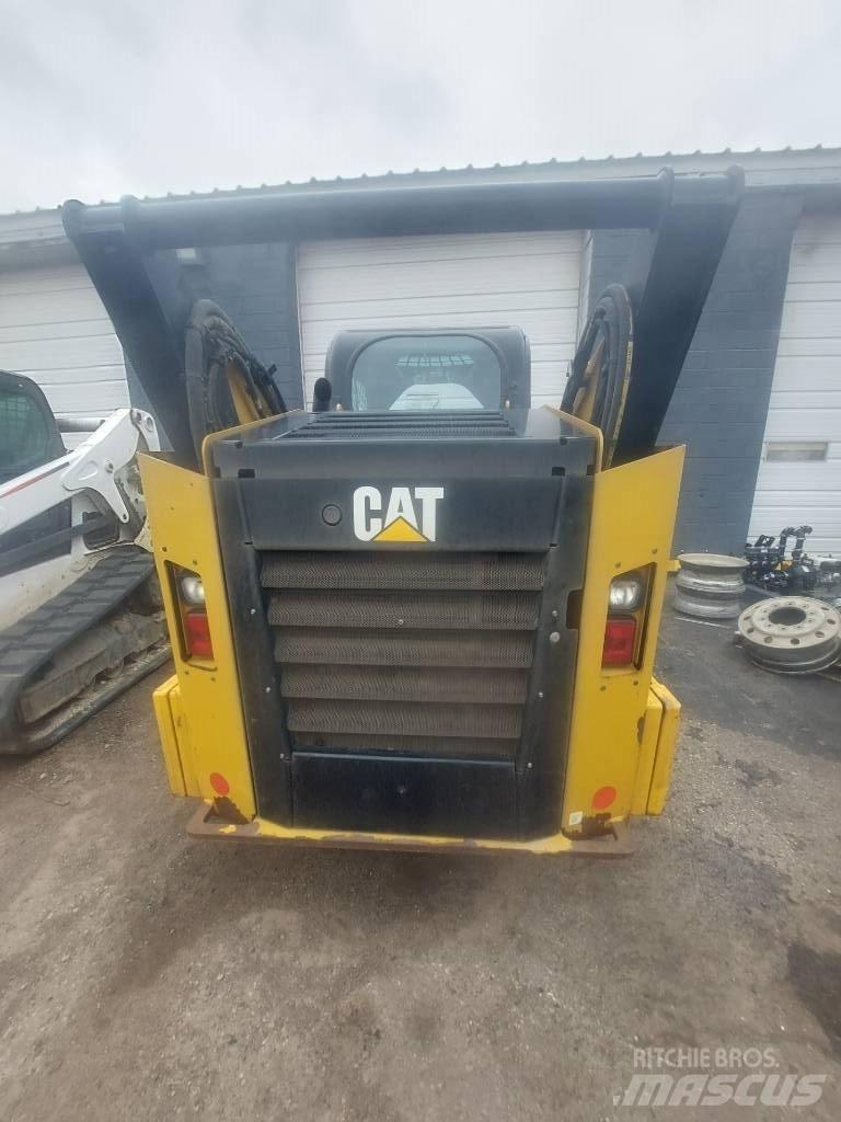 CAT 262D Міні-навантажувачі