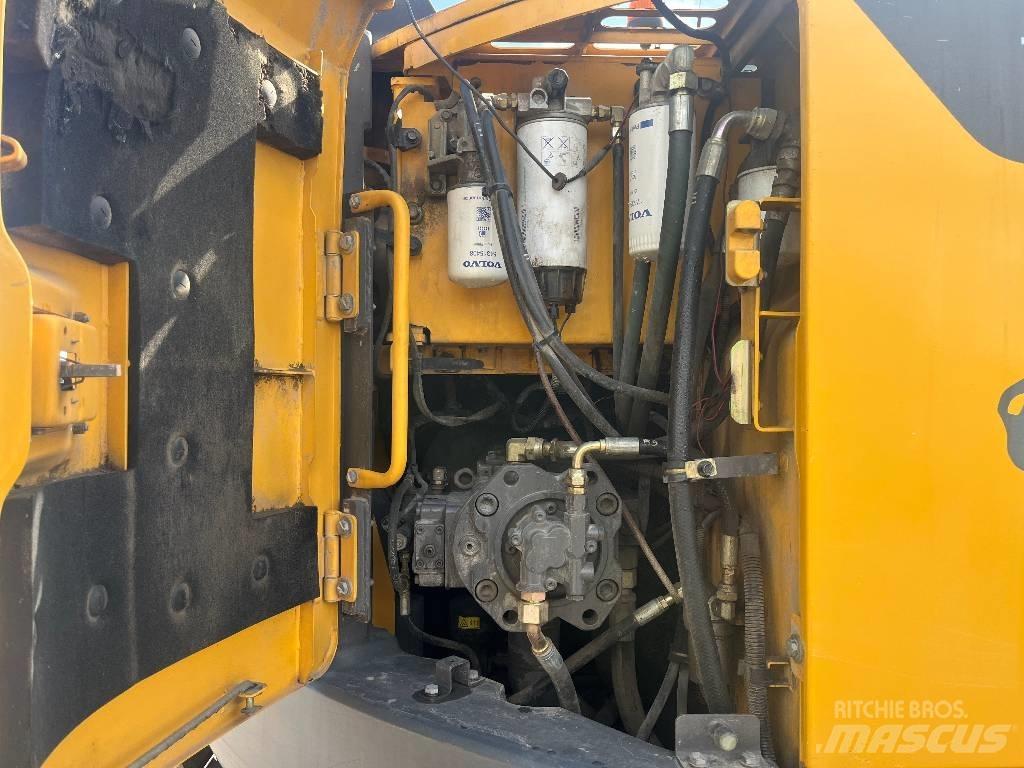 Volvo ECR 235 DL Гусеничні екскаватори